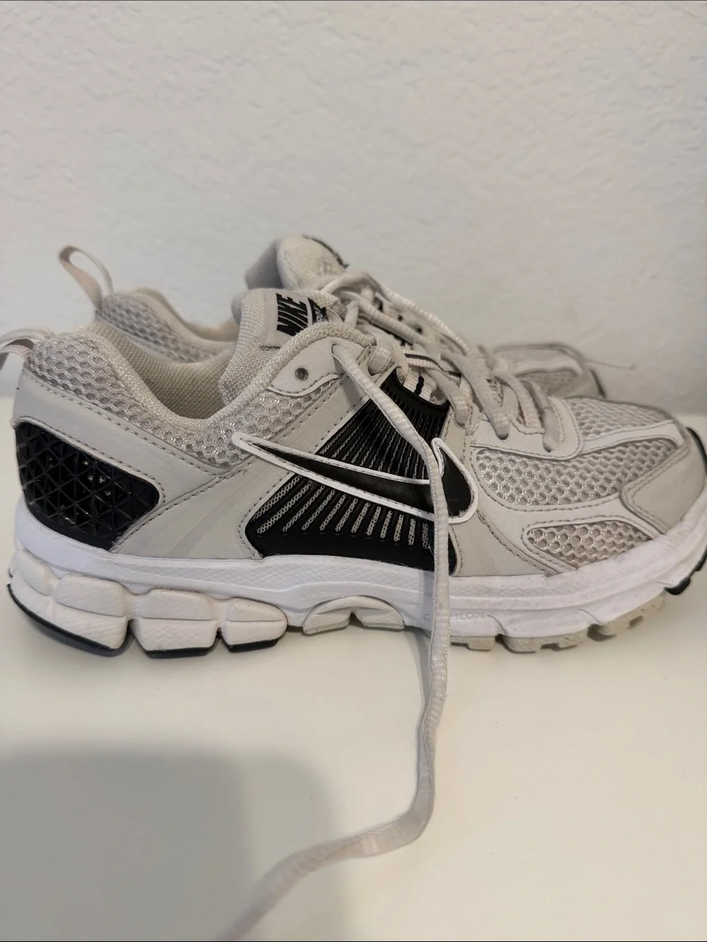 Nike Kids Zoom Vomero 5 - White, Gray & Black - Size 3Y
